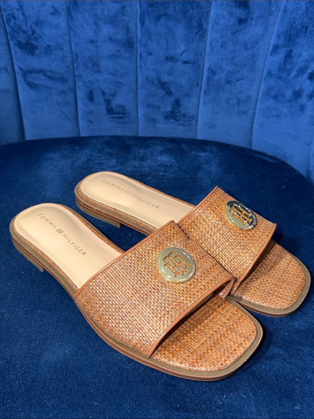 Tommy Hilfiger Women’s Tan Woven Leather Slide Mules with Gold Logo Size 7.5